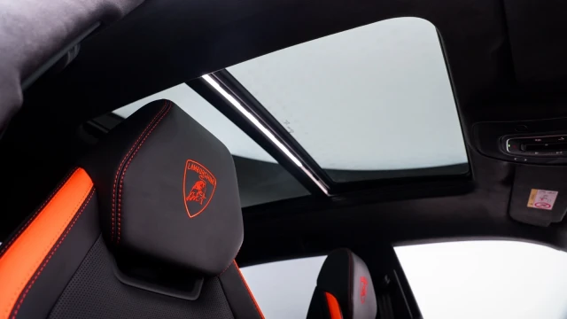 Lamborghini Urus Image 7
