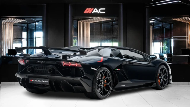 Lamborghini Aventador Image 4