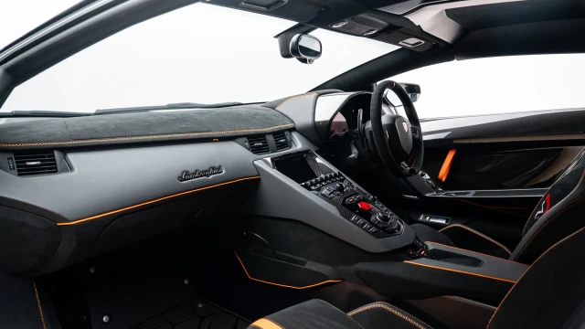 Lamborghini Aventador Image 6