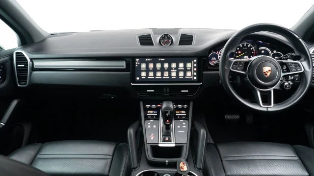 Porsche Cayenne Image 2