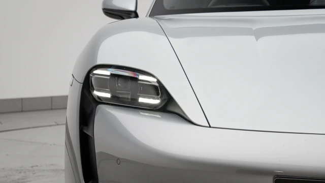 Porsche Taycan Image 8