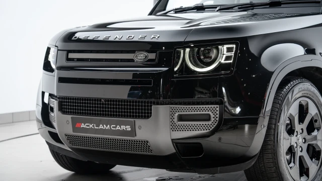 Land Rover Defender Image 8