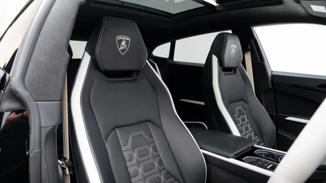 Lamborghini Urus Image 6