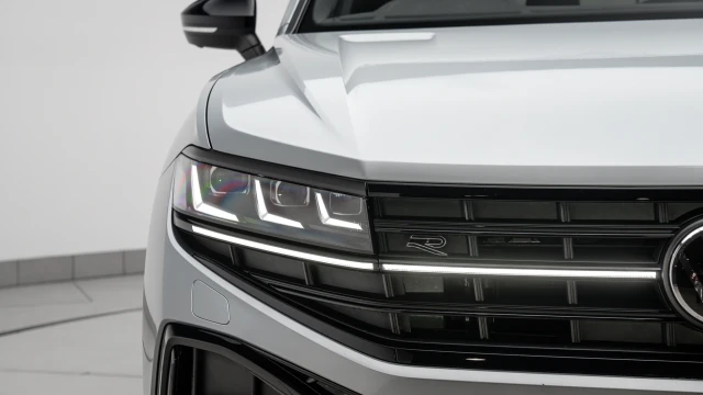 Volkswagen Touareg Image 8