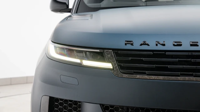 Land Rover Range Rover Sport Image 8