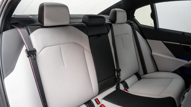 BMW M5 Image 8