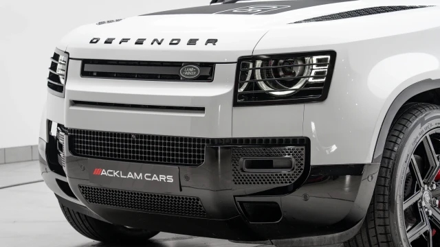 Land Rover Defender Image 8