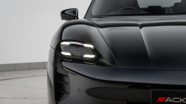 Porsche Taycan Image 8