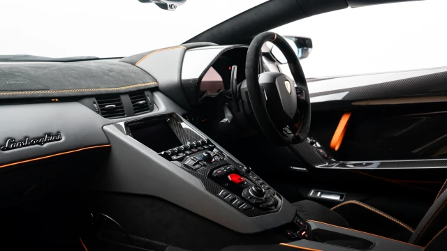 Lamborghini Aventador Image 8