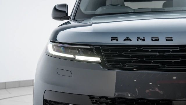 Land Rover Range Rover Sport Image 8