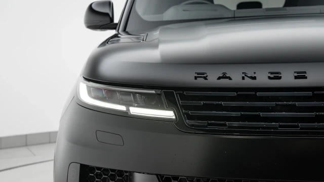 Land Rover Range Rover Sport Image 8