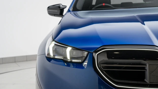 BMW M5 Image 8