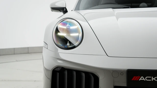 Porsche 911 Image 8
