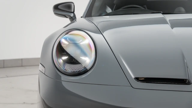 Porsche 911 Image 8