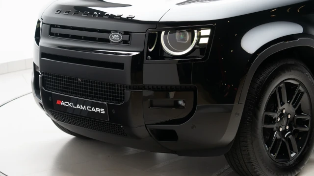Land Rover Defender Image 8
