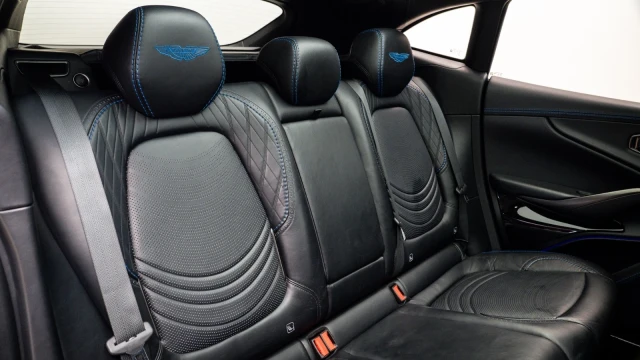 Aston Martin DBX Image 7