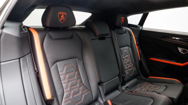 Lamborghini Urus Image 8