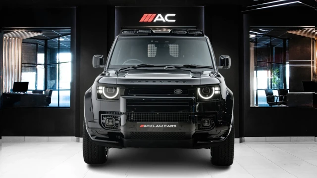 Land Rover Defender Image 2