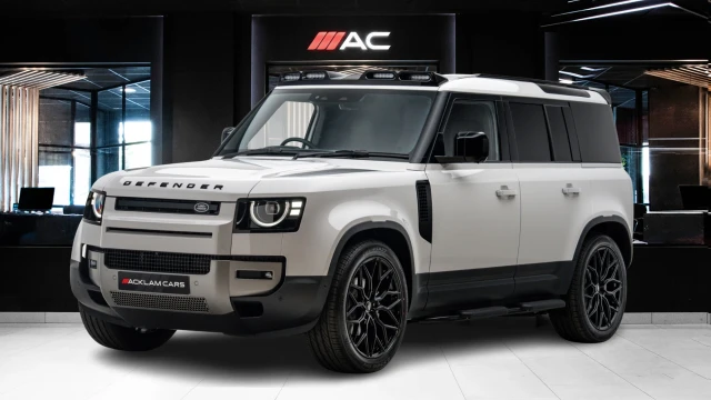 Land Rover Defender Image 1
