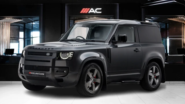 Land Rover Defender Image 1