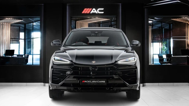 Lamborghini Urus Image 2