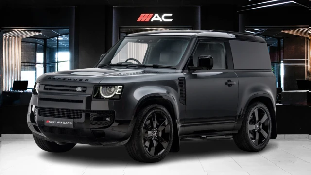 Land Rover Defender Image 1