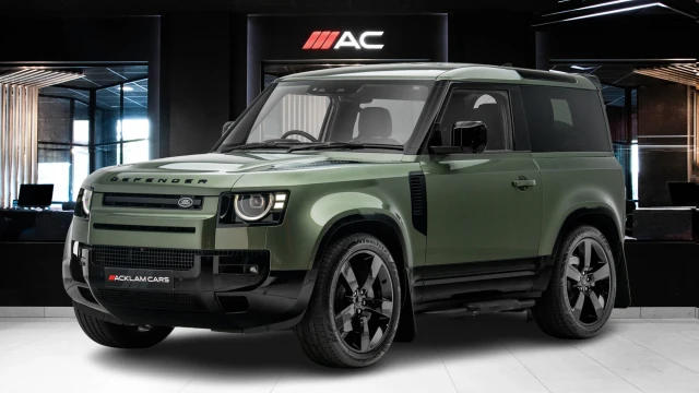 Land Rover Defender Image 1