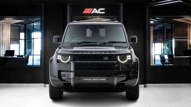 Land Rover Defender Image 2