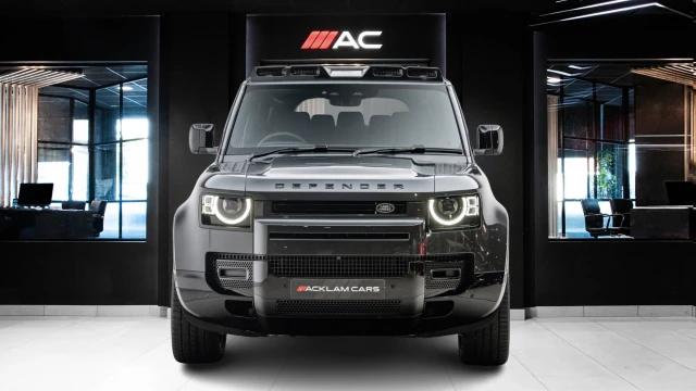 Land Rover Defender Image 3