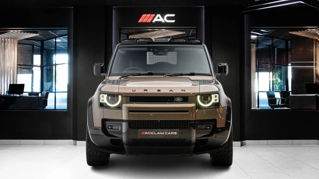 Land Rover Defender Image 2