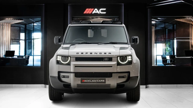 Land Rover Defender Image 2