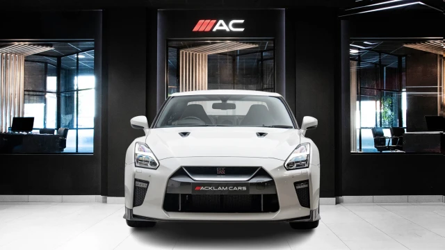 Nissan GT-R Image 2