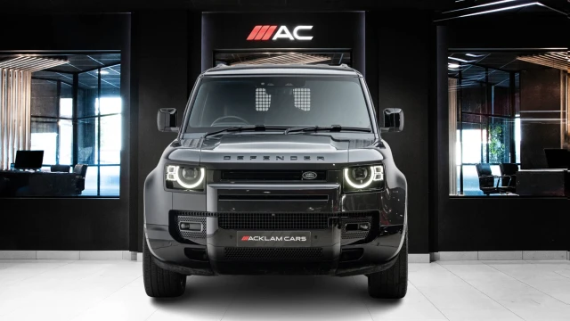 Land Rover Defender Image 2