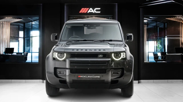 Land Rover Defender Image 2