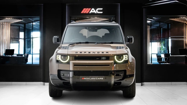 Land Rover Defender Image 2