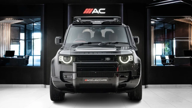 Land Rover Defender Image 2