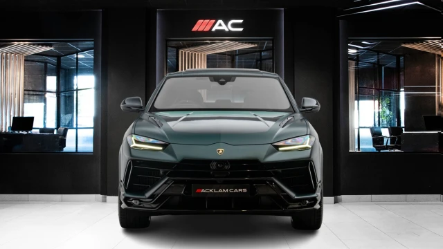 Lamborghini Urus Image 2