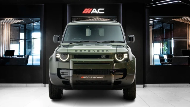 Land Rover Defender Image 2