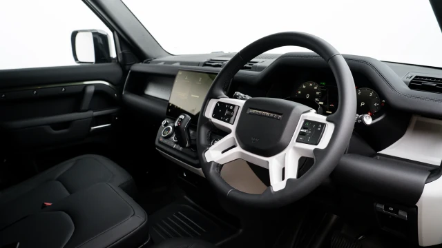 Land Rover Defender Image 5