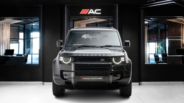 Land Rover Defender Image 2