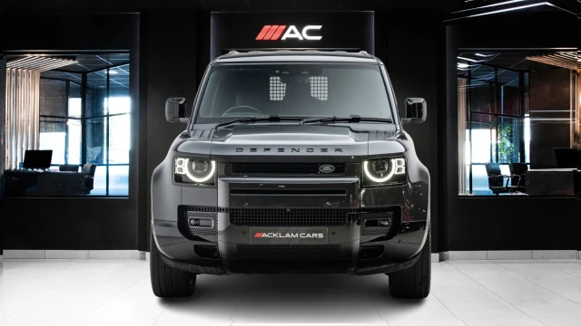 Land Rover Defender Image 2