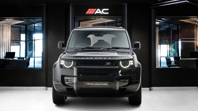 Land Rover Defender Image 2