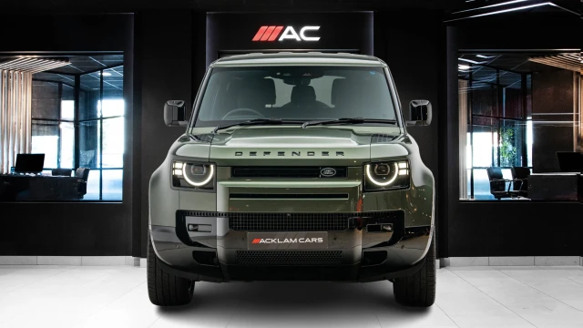 Land Rover Defender Image 2
