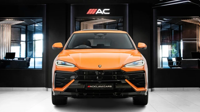 Lamborghini Urus Image 2