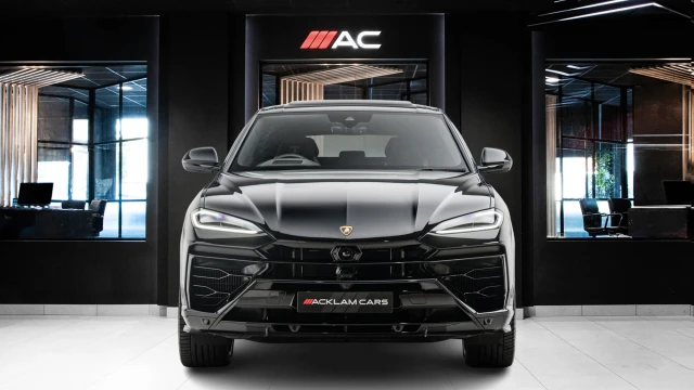 Lamborghini Urus Image 2