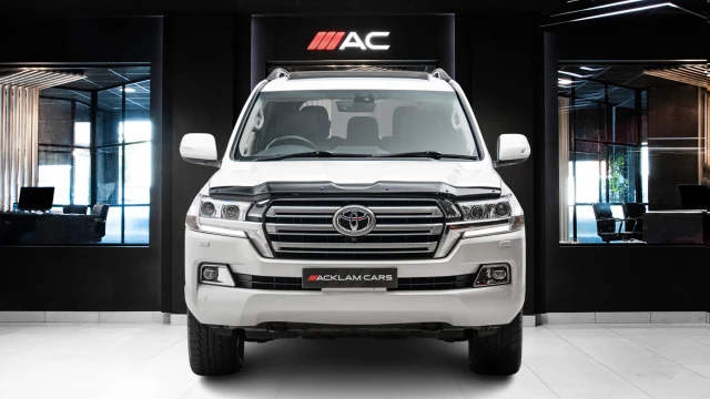 Toyota Land Cruiser Image 2