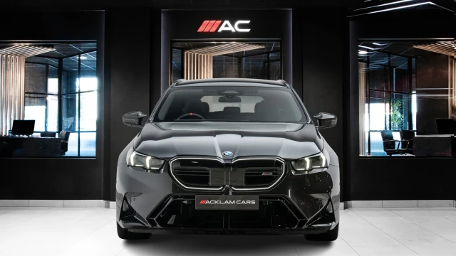 BMW M5 Image 2