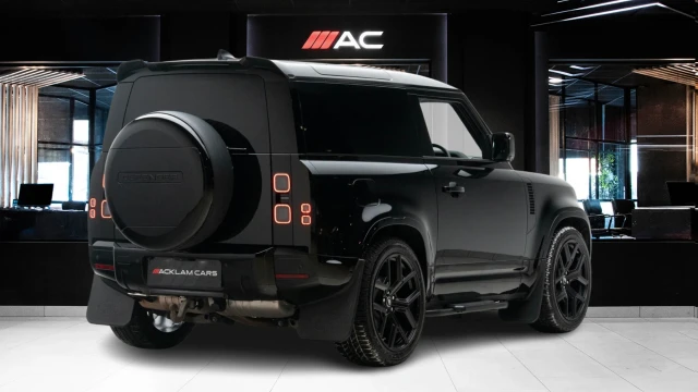 Land Rover Defender Image 3