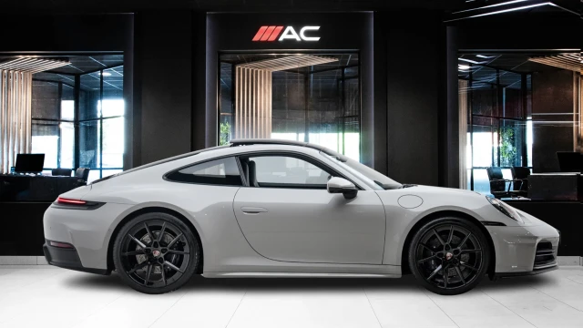 Porsche 911 Image 2