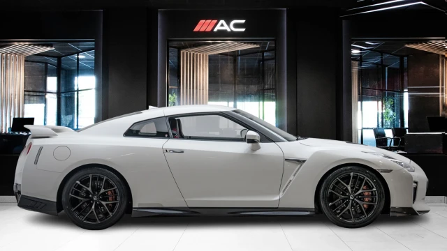 Nissan GT-R Image 3